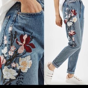 TOPSHOP Moto Mom High Rise Embroidered Jeans W30